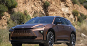 Toyota lanza su nueva SUV híbrida: primeras impresiones y características destacadas
