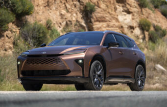 Toyota lanza su nueva SUV híbrida: primeras impresiones y características destacadas