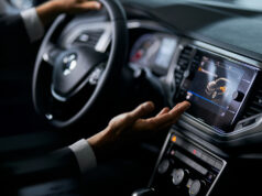 ¿Vale la pena un coche con conducción semiautónoma hoy?