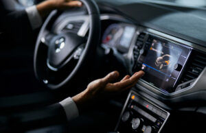 ¿Vale la pena un coche con conducción semiautónoma hoy?