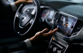 ¿Vale la pena un coche con conducción semiautónoma hoy?