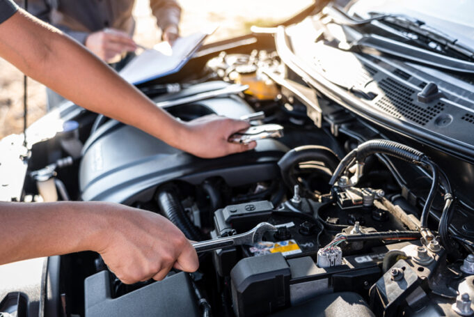 Mantenimiento preventivo esencial para autos híbridos y eléctricos en México