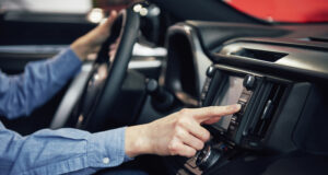 ¿Vale la pena un coche con conducción semiautónoma hoy?