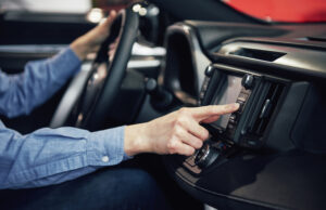 ¿Vale la pena un coche con conducción semiautónoma hoy?