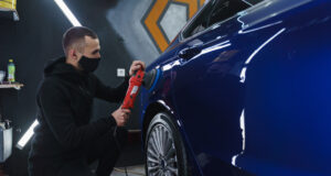 Tendencias en personalización de autos: wraps, rines y más