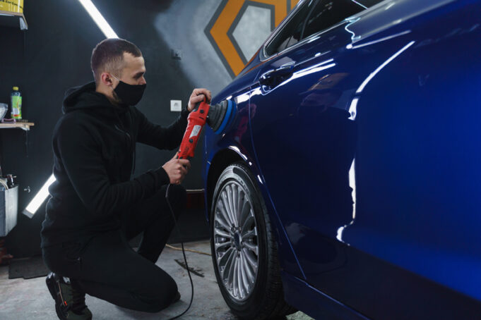 Tendencias en personalización de autos: wraps, rines y más