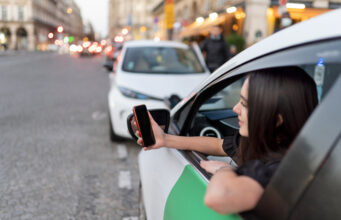 Taxis y plataformas móviles en transición: ¿cómo avanzan hacia lo eléctrico?