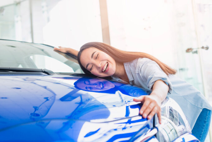 Cuidado estético: tips para mantener tu auto reluciente