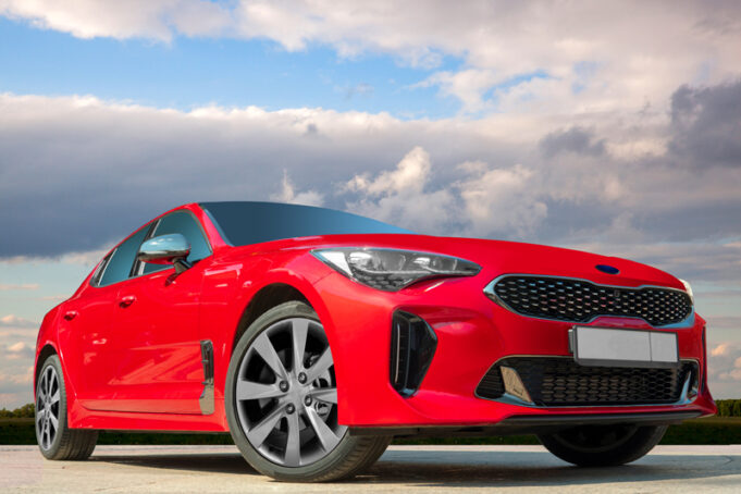 ¿Por qué los autos rojos parecen más rápidos? La ciencia detrás de los colores