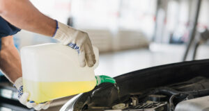 Aceites sintéticos vs minerales: ¿cuál protege mejor tu motor según el clima?