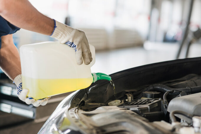 Aceites sintéticos vs minerales: ¿cuál protege mejor tu motor según el clima?